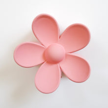 Load image into Gallery viewer, Jumbo Flower Claw Clip
